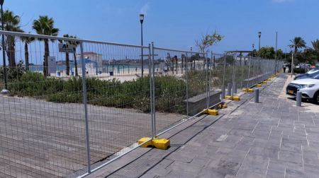  بلدية عكا تقرر فك السياج في شاطئ ارجمان